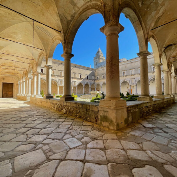 Porticato chiostro grande Abbazia Santa Maria del Bosco