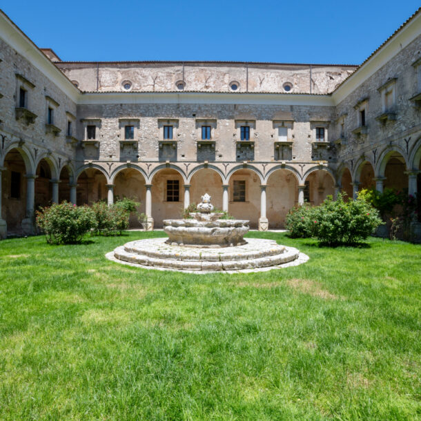 Chiostro piccolo Abbazia Santa Maria del Bosco